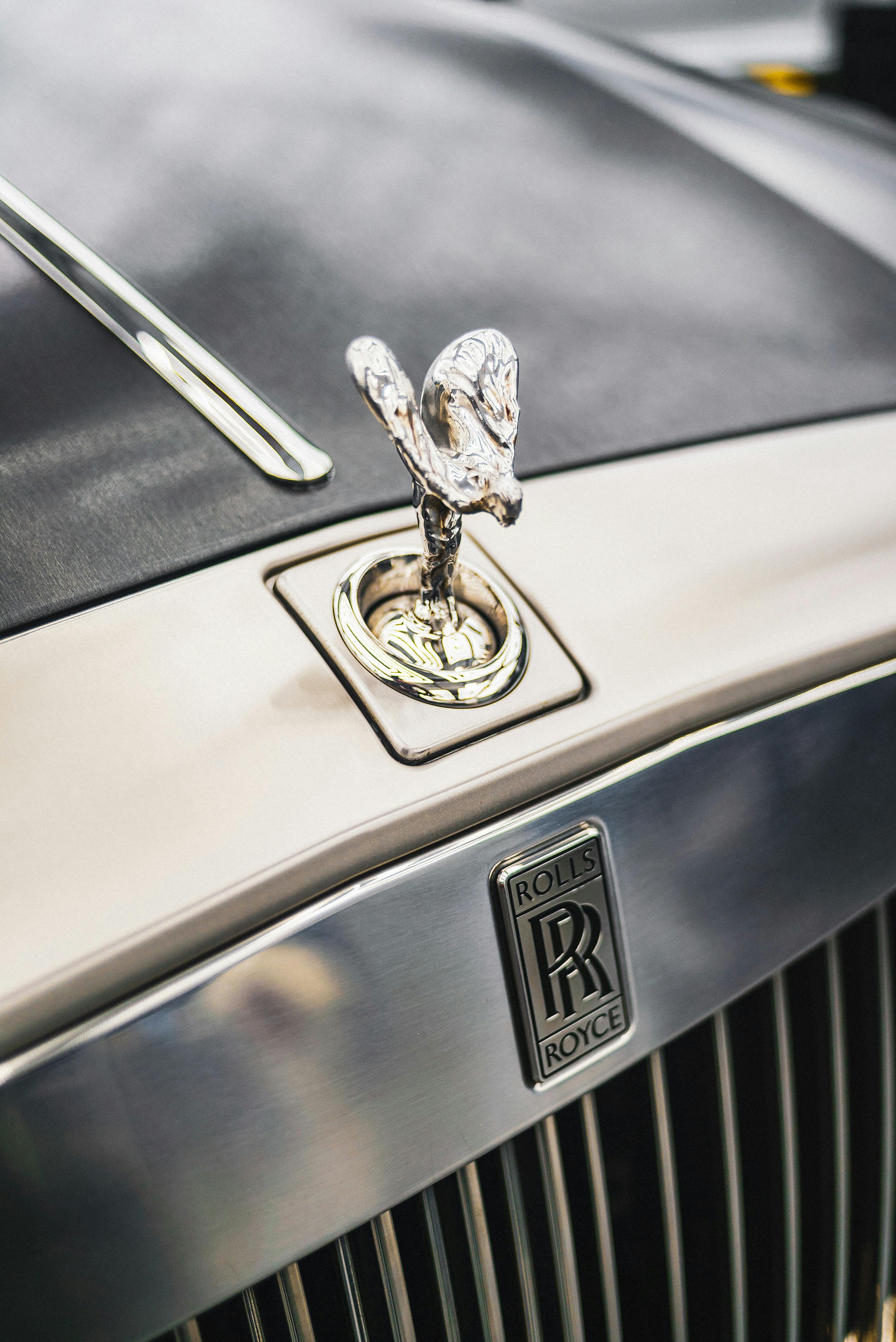 Rolls-Royce Spectre: Електрическа тишина